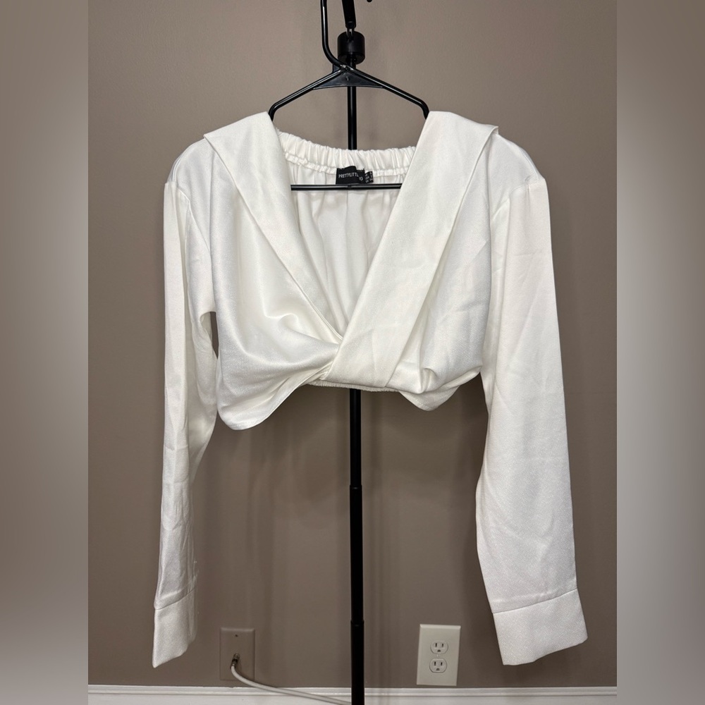 PrettyLittleThing White Long Sleeve Cropped Top